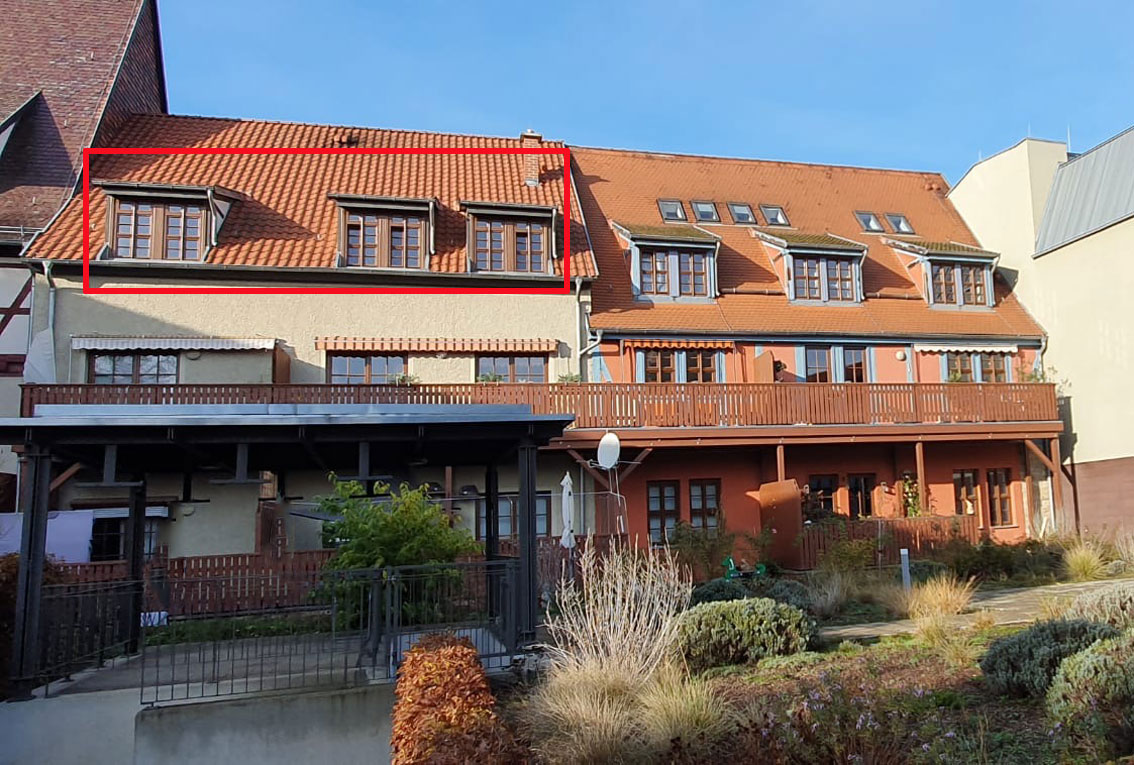 Dachgeschosswohnung inmitten eines bezaubernden Gebäudeensembles